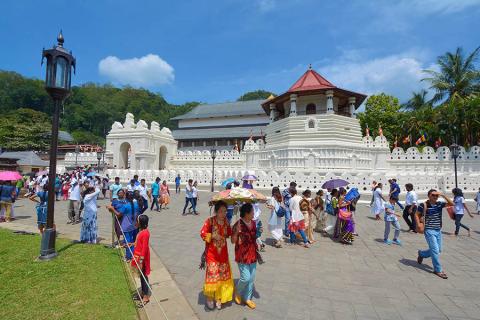 Explore the Temple of the Tooth in Kandy
