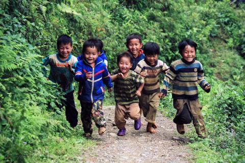 Kids running in Vietnam