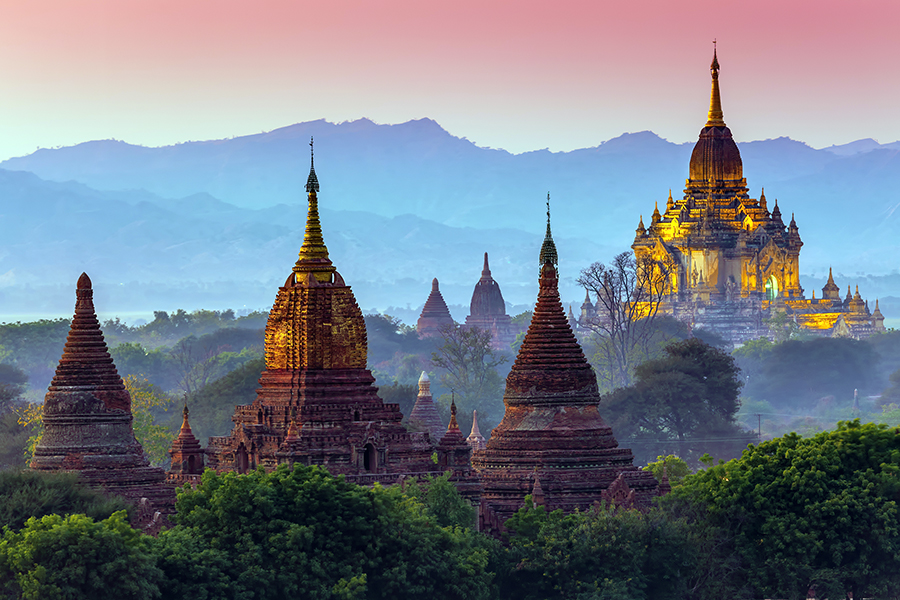 Ride a horse and cart through the 1000’s of temples and pagodas of Bagan