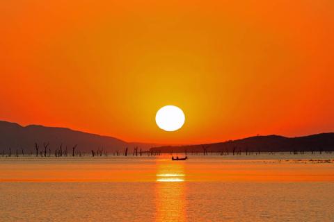 Watch the sun set on Lake Kariba, Zimbabwe