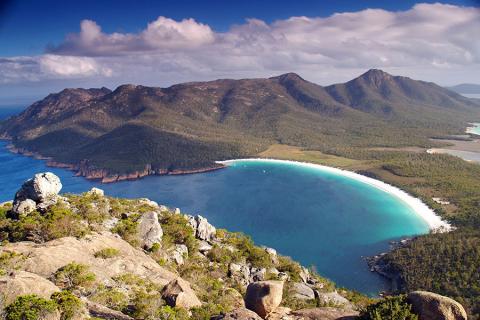 Wander along the beautiful beach of Wineglass Bay | Tasmania holiday
