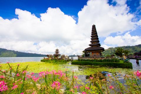 Iconic Ulun Danu Temple sits on the shores of Lake Bratan