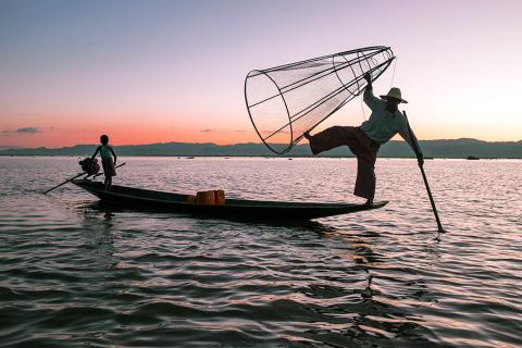 Watch the leg-rowing fishermen with their famous conical nets