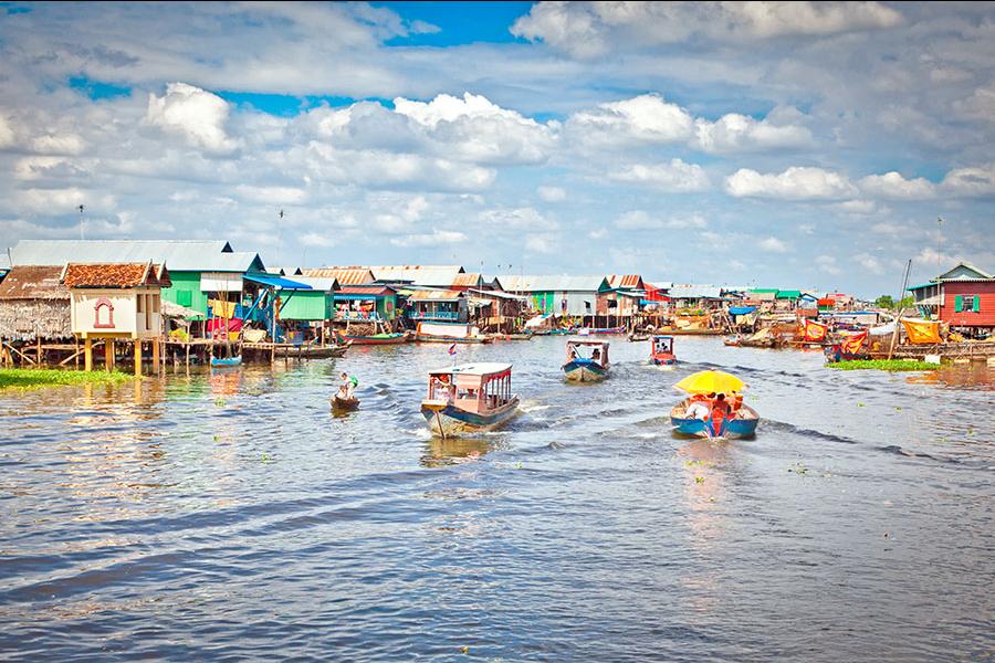 Discover the floating villages of Tonle Sap Lake