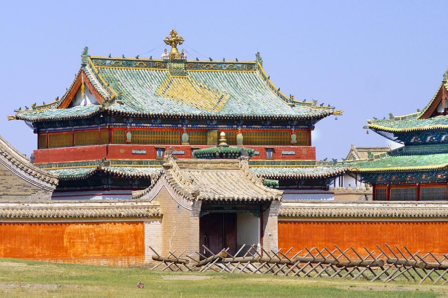 Discover the Buddhist monastery of Erdene Zuu