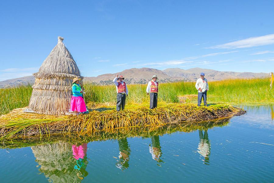 Discover the floating islands of Uros on Lake Titicaca